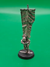Warhammer Lord of the Rings - Uruk-Hai Banner Bearer