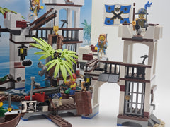 Lego Pirates Soldiers Fort 70412 Complete