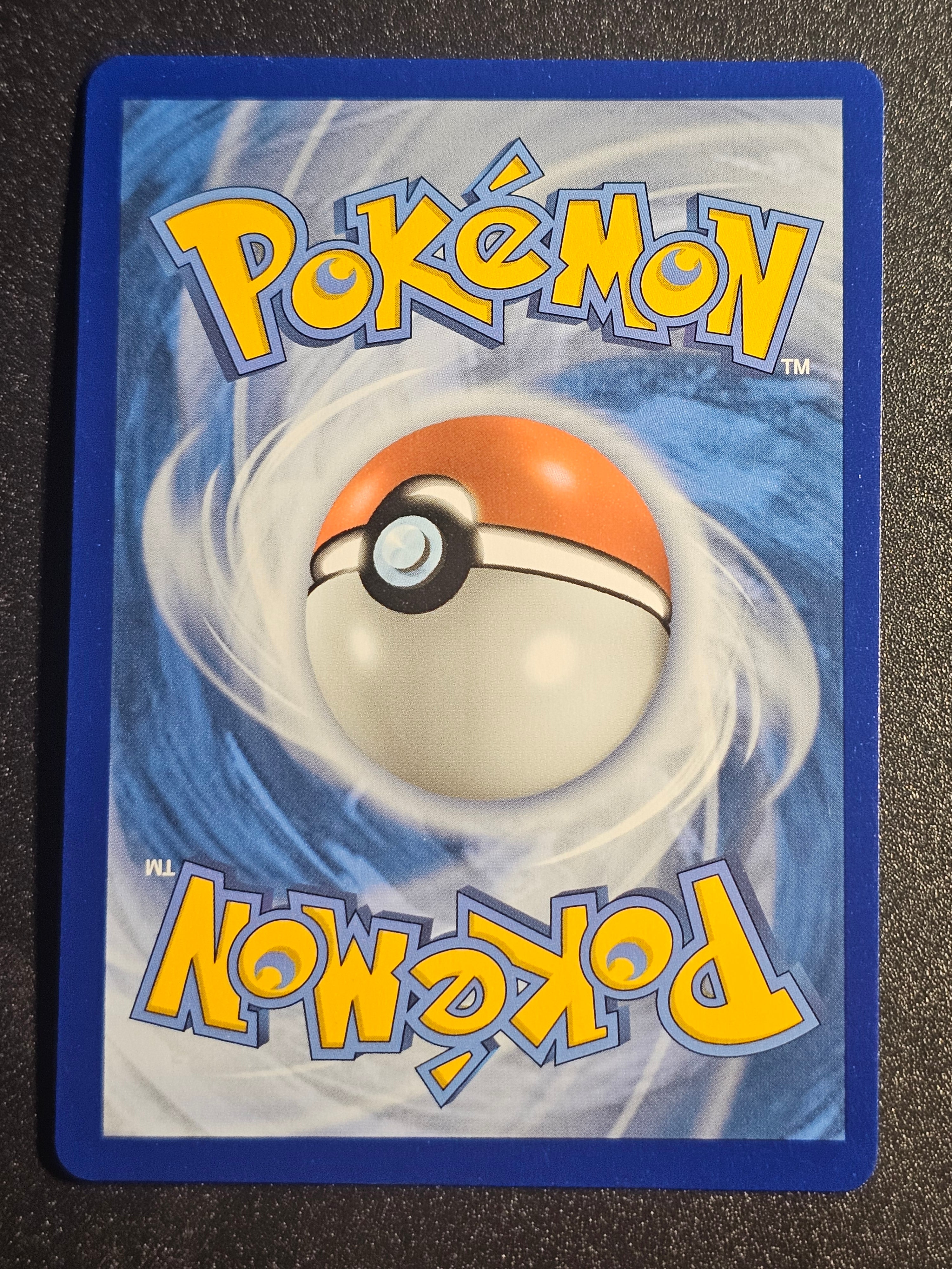 Pokemon TCG - Pikachu VMAX 044/185 Vivid Voltage