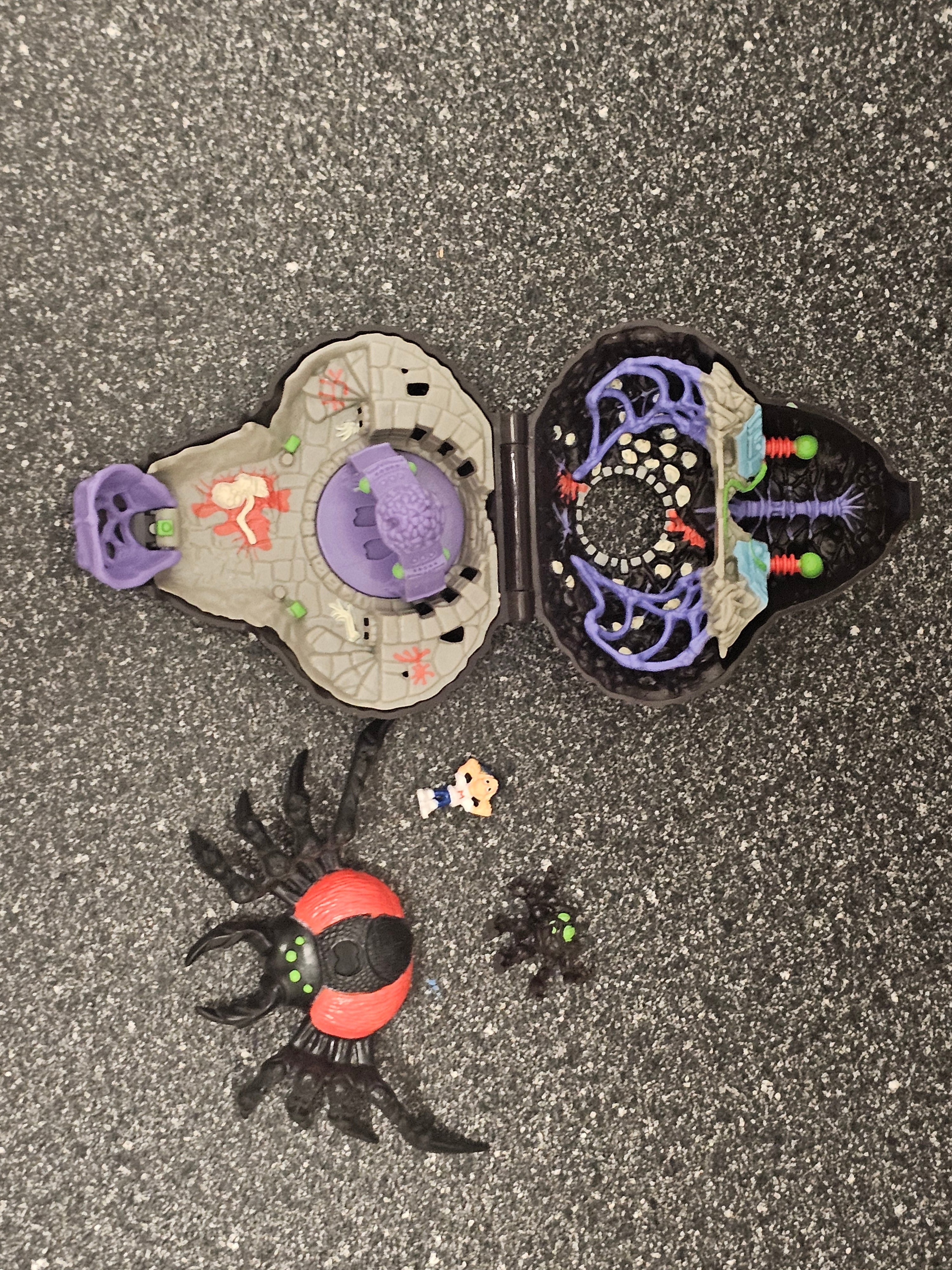 Mighty Max Trapped by Arachnoid Bluebird Complete