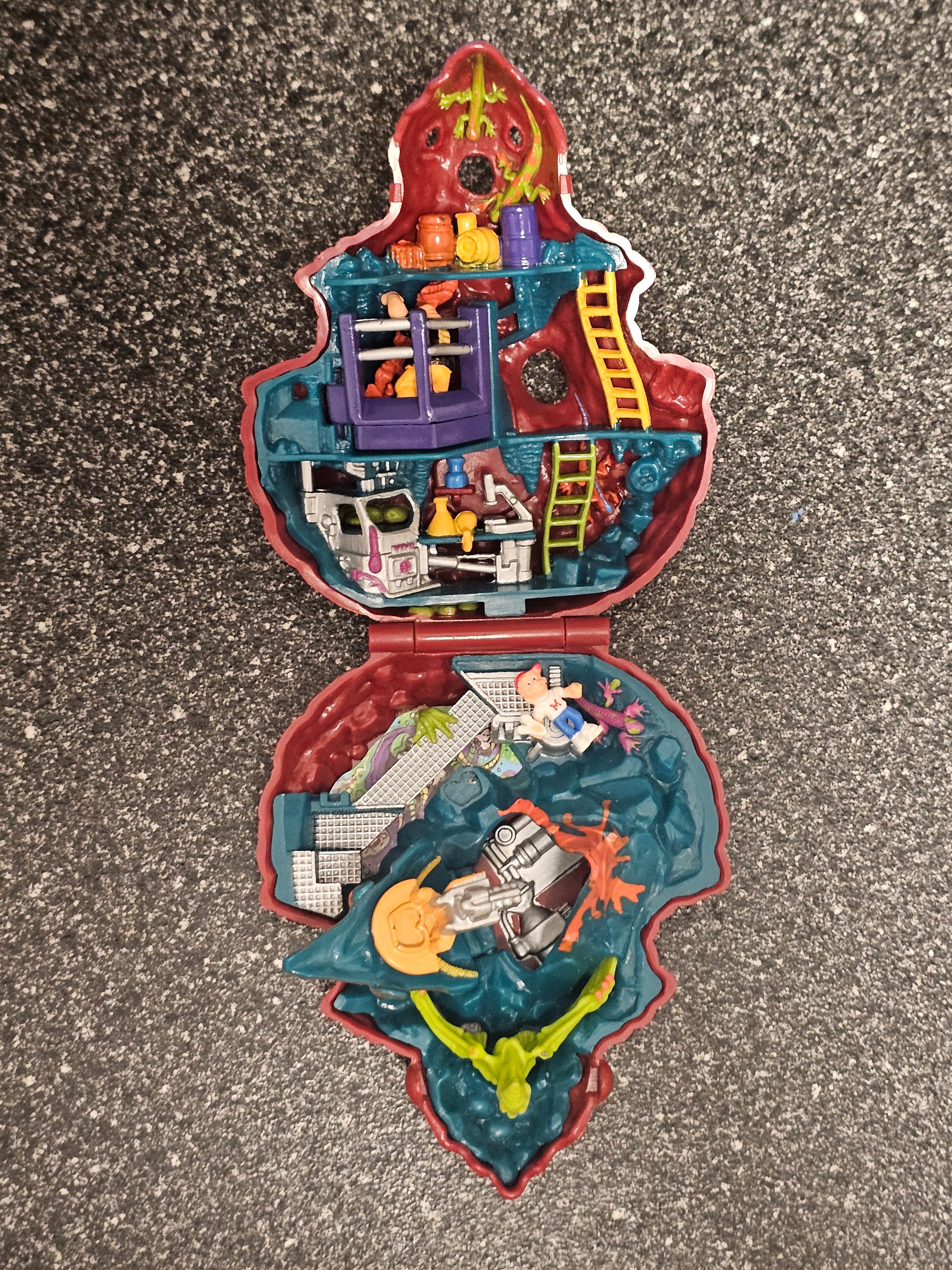 Mighty Max Blows Up Dino Lab Bluebird Complete