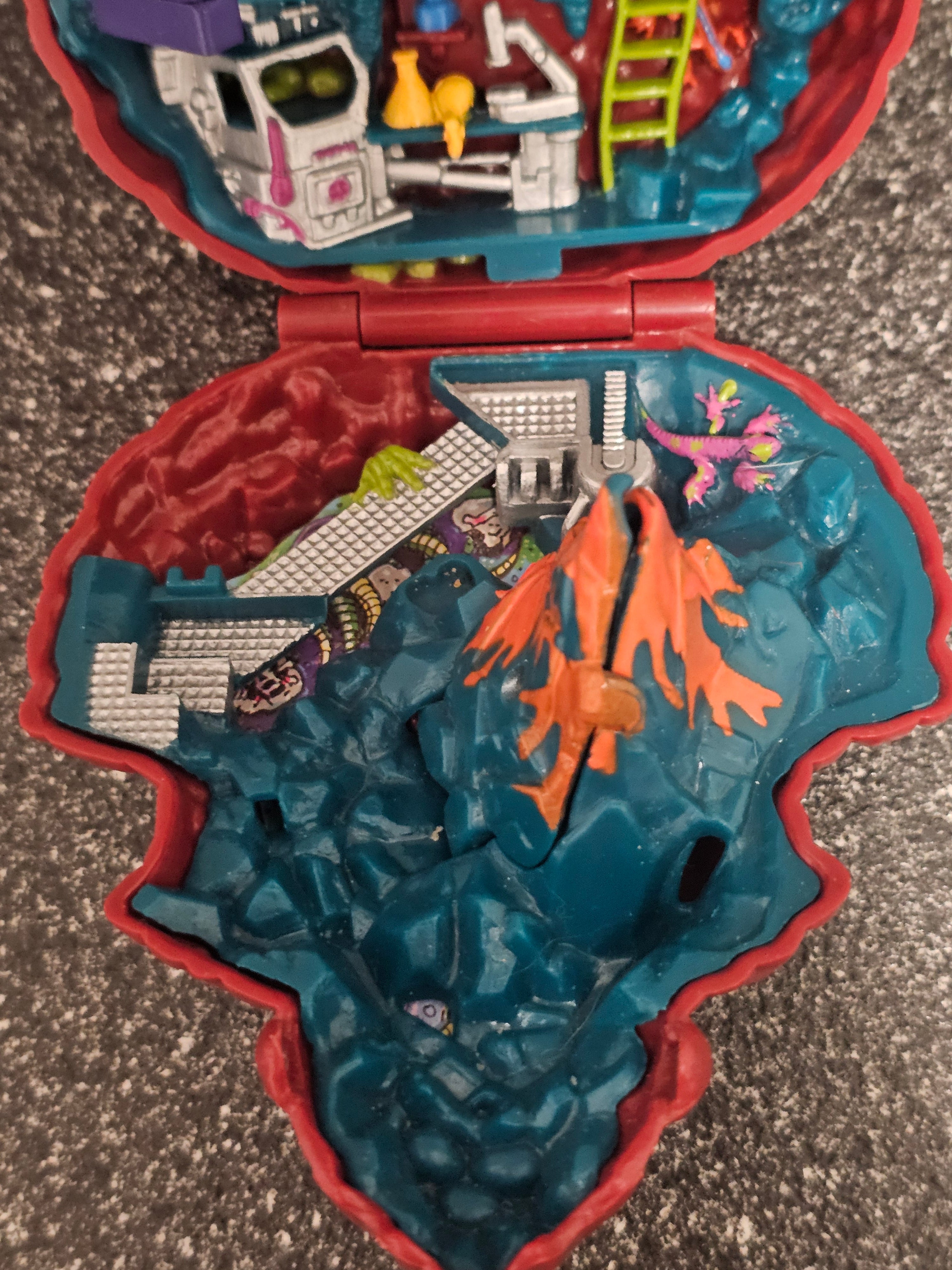 Mighty Max Blows Up Dino Lab Bluebird Complete