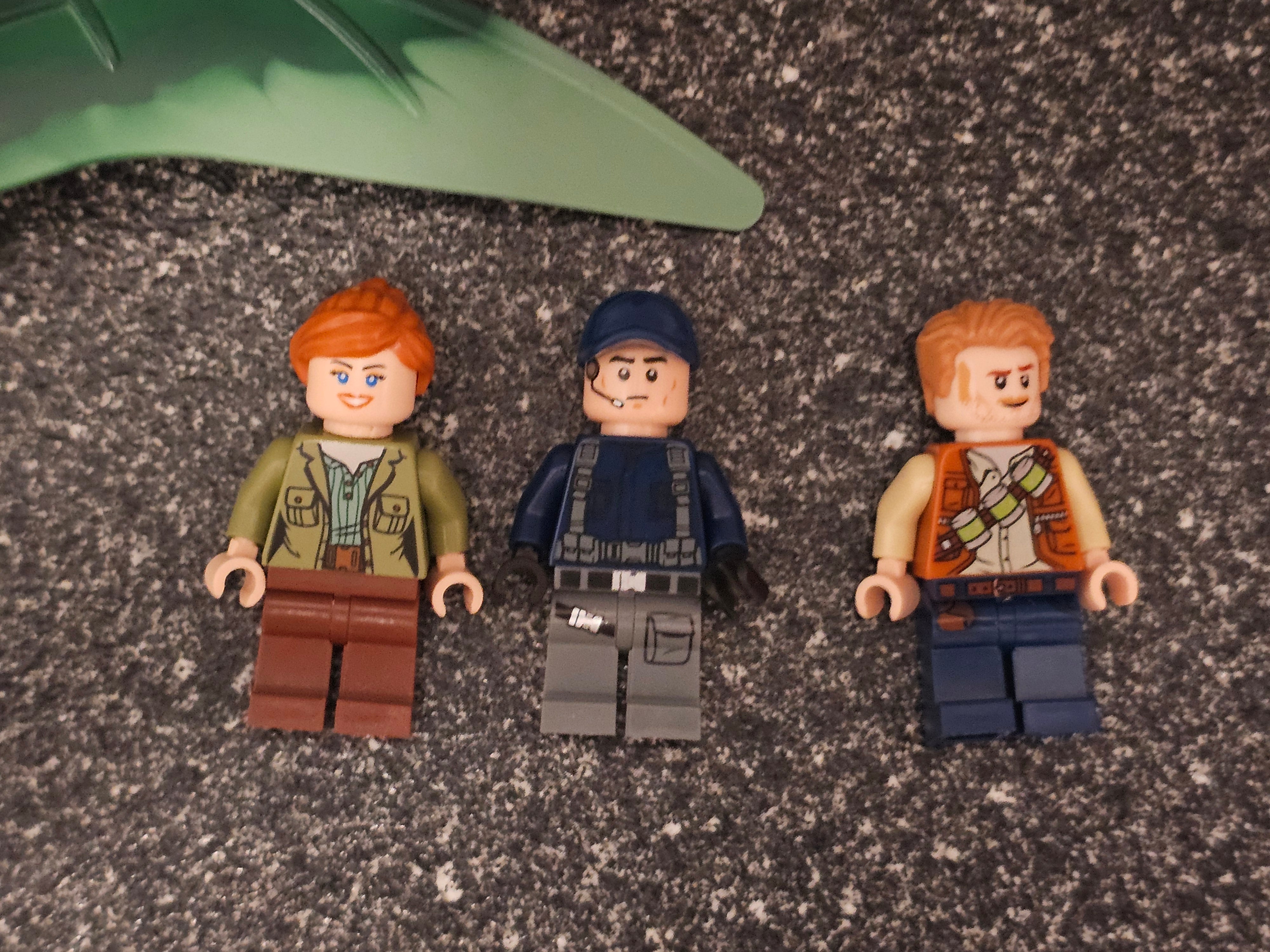 LEGO Jurassic Park 75940 GALLIMIMUS AND PTERANODON BREAKOUT Complete