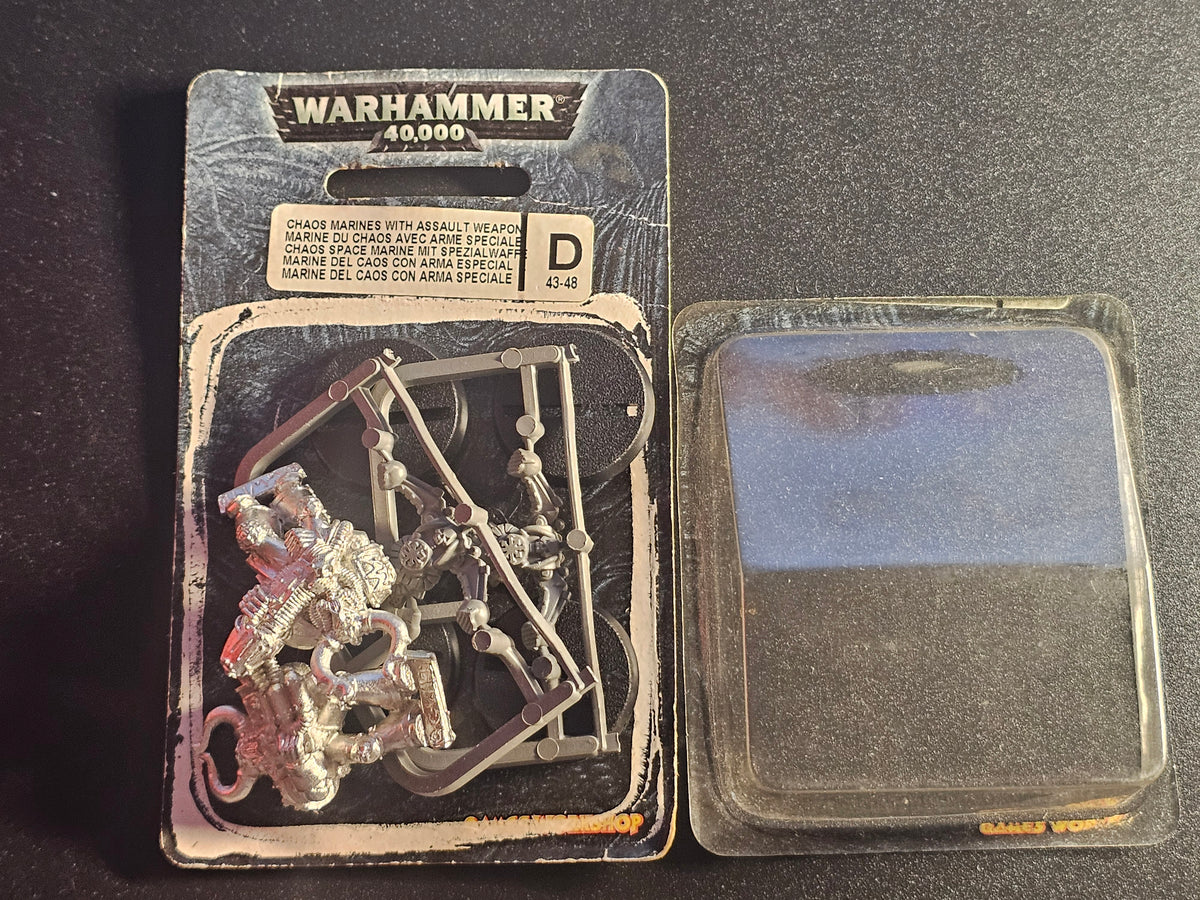 Warhammer 40k Metal Chaos Marines with Assault Weapon