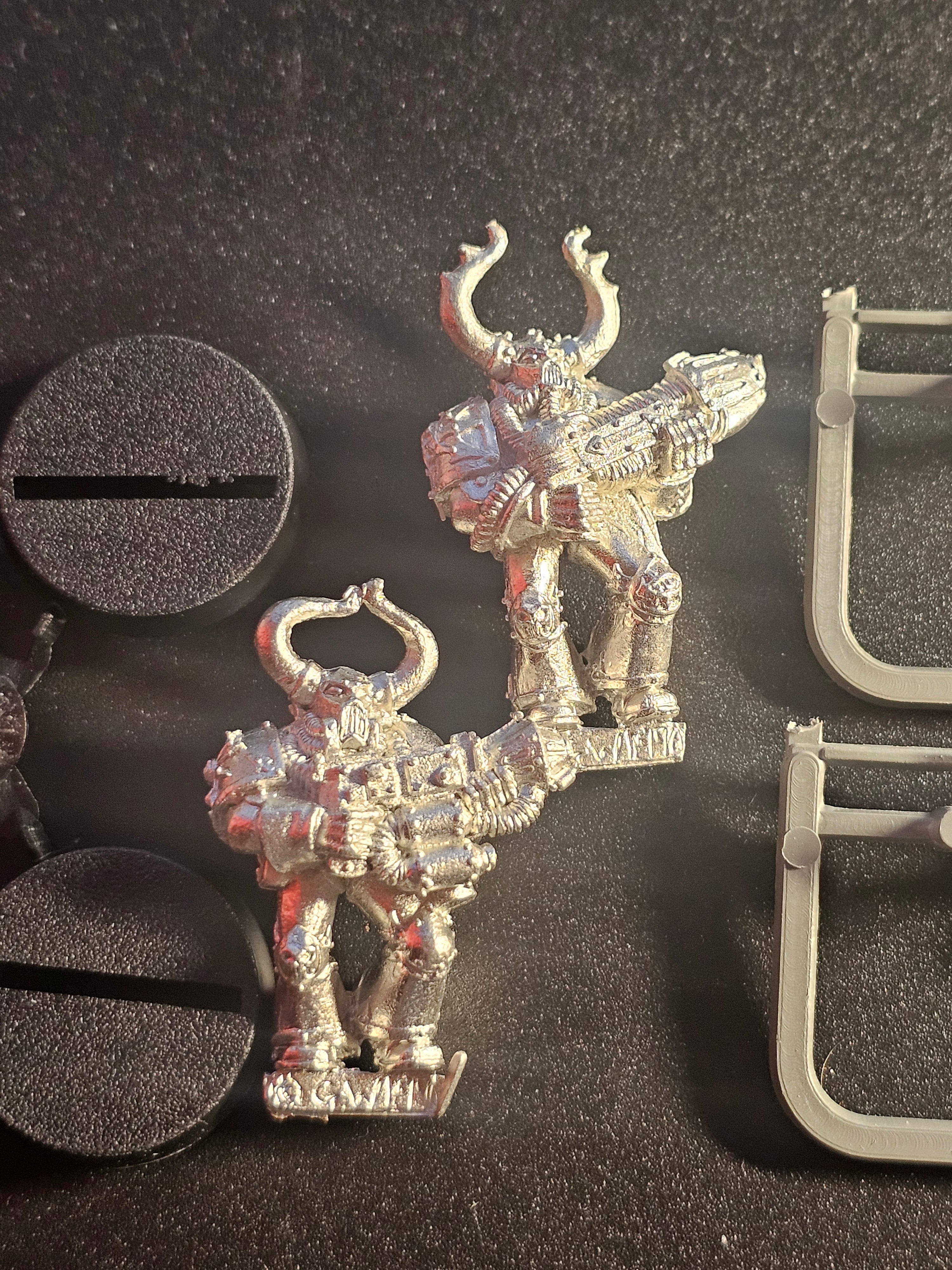 Warhammer 40k Metal Chaos Marines with Assault Weapon