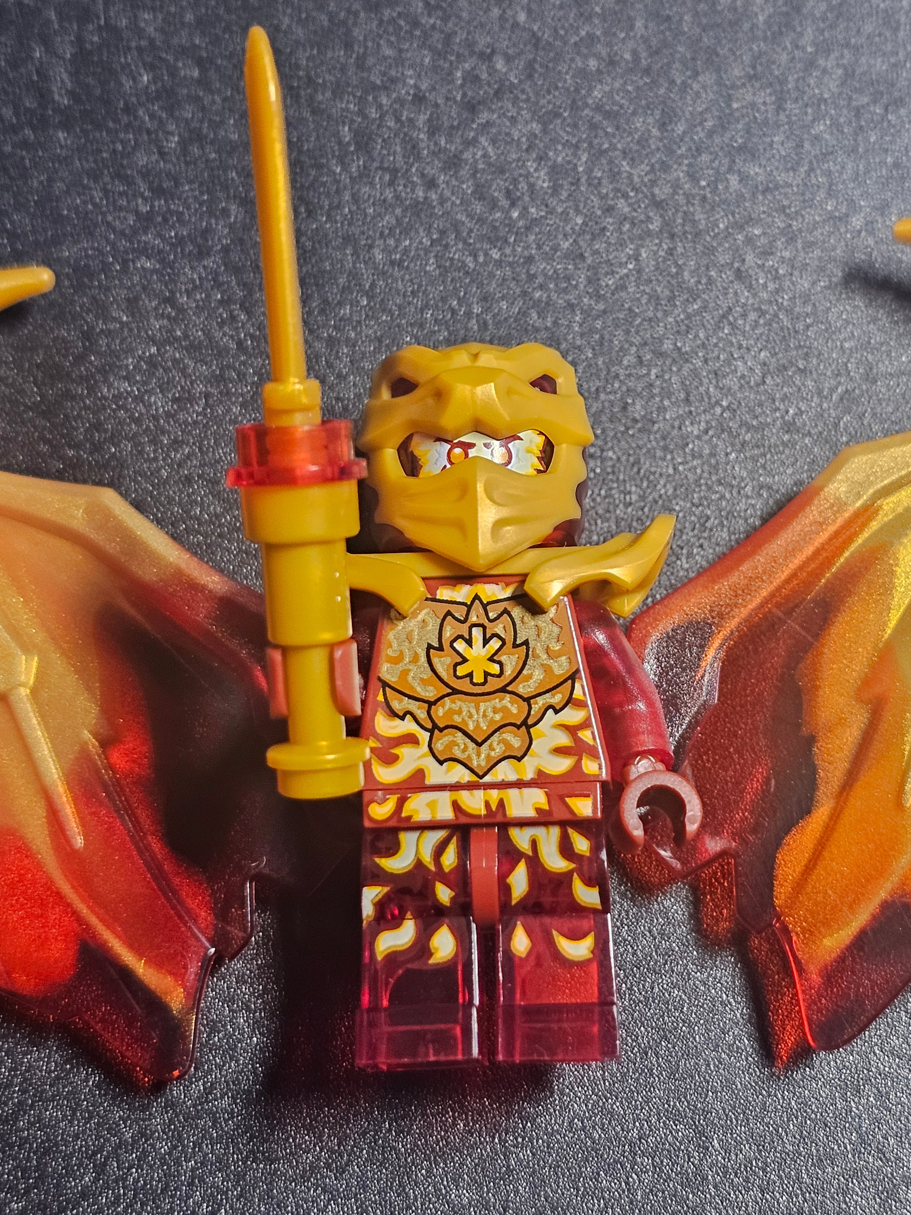 Lego NINJAGO Minifigure Golden Dragon Kai