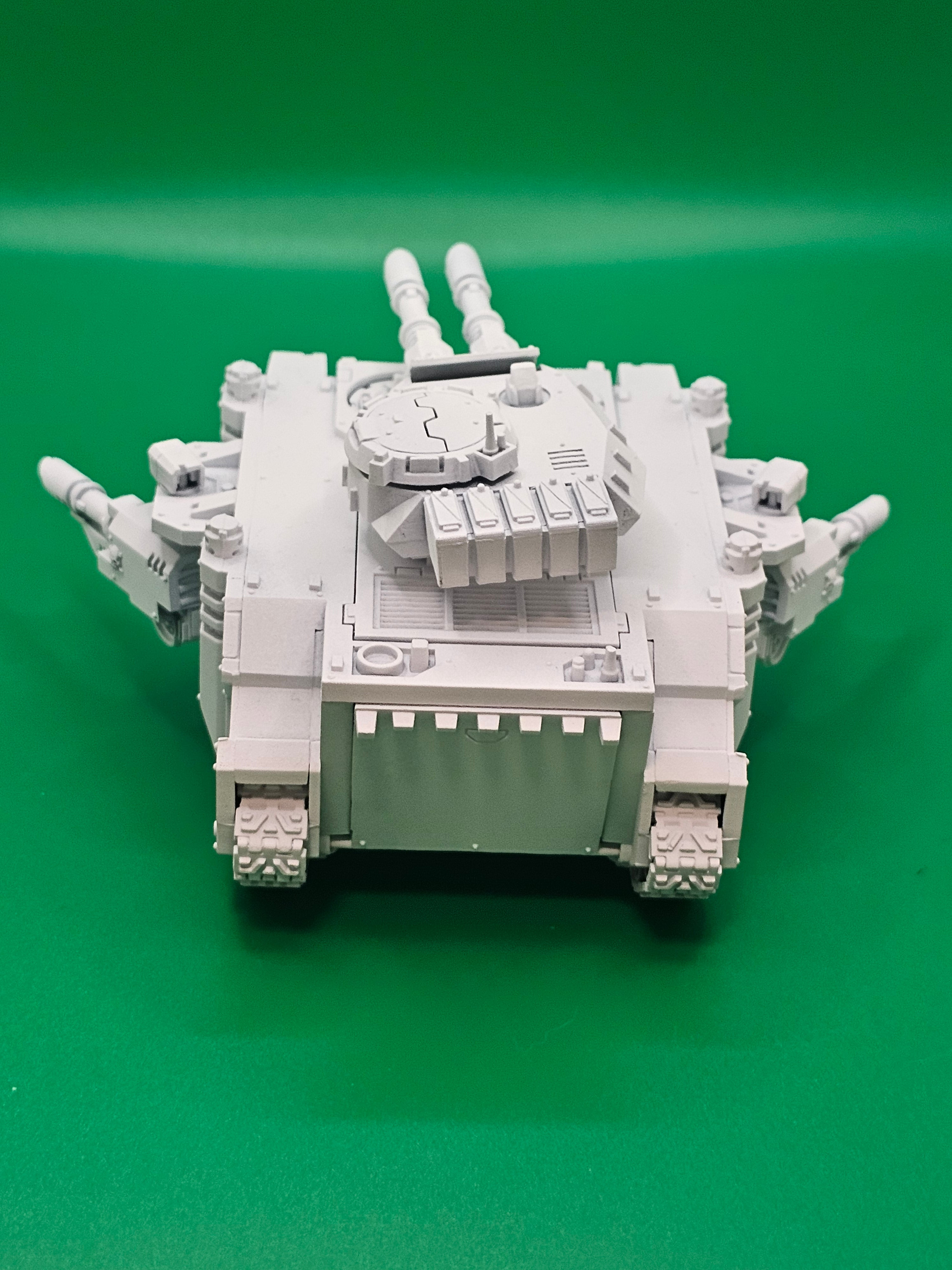 Warhammer 40k Chaos Predator with Forgeworld front