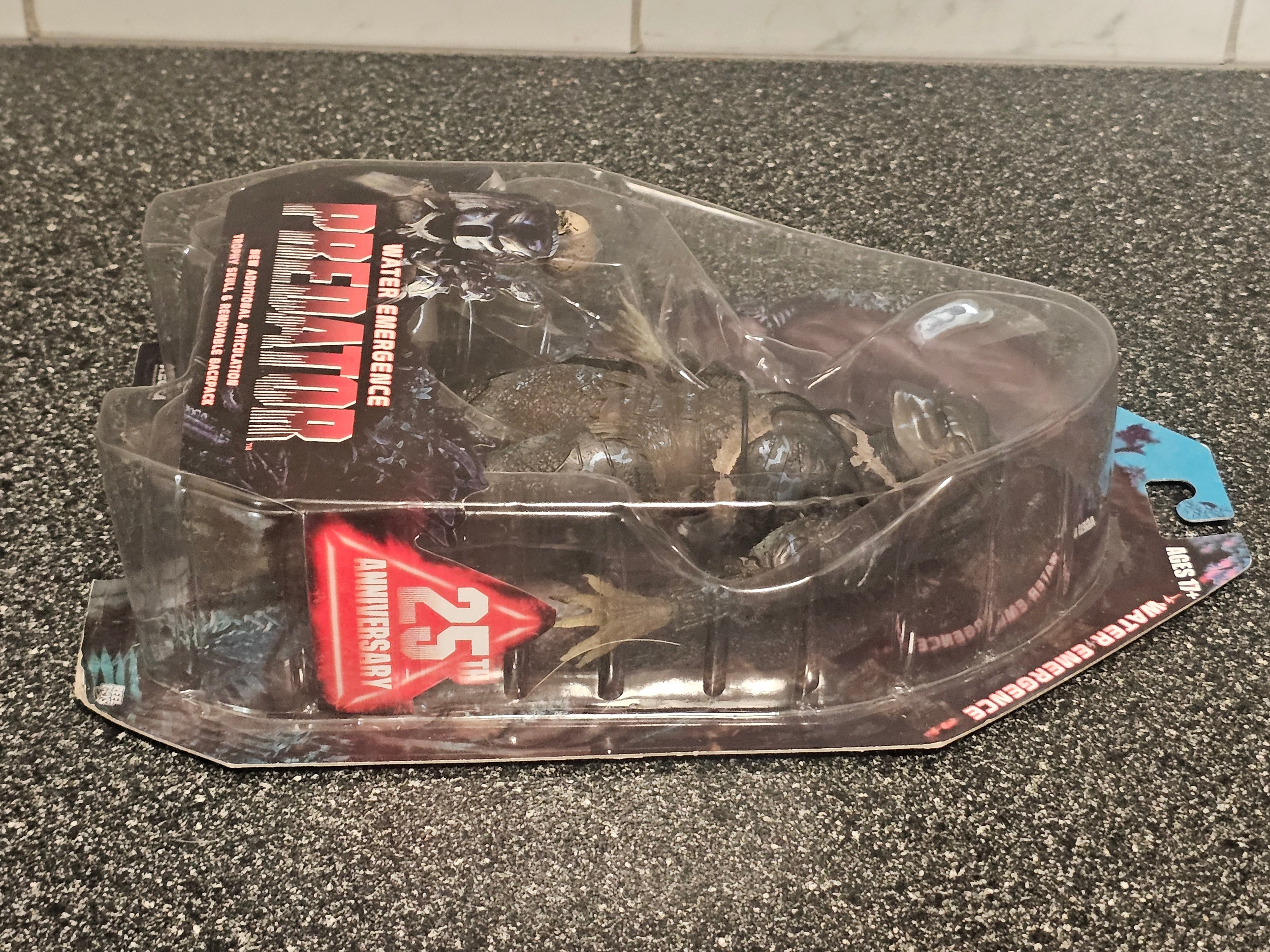 Predator Water Emergence 25th Anniversary Neca Action Figure