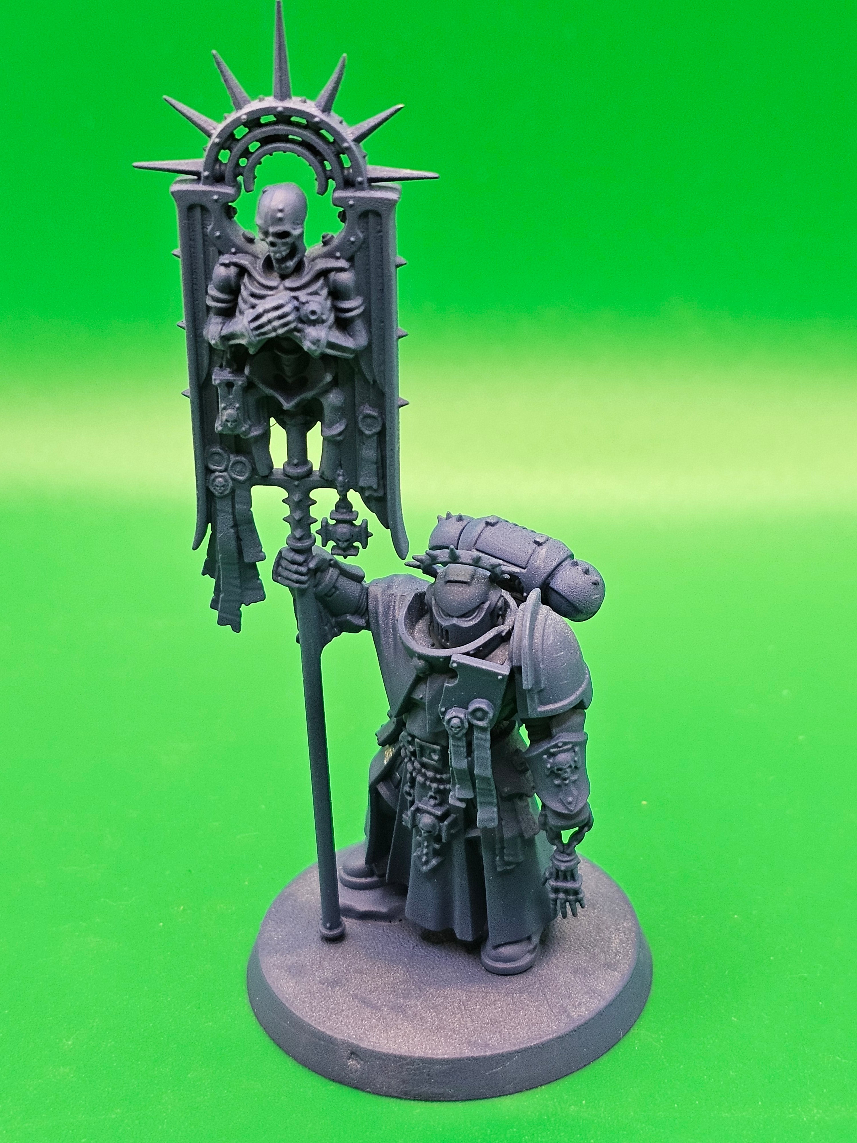 Warhammer 40k Space Marines Primaris Bladeguard Ancient Standard Bearer