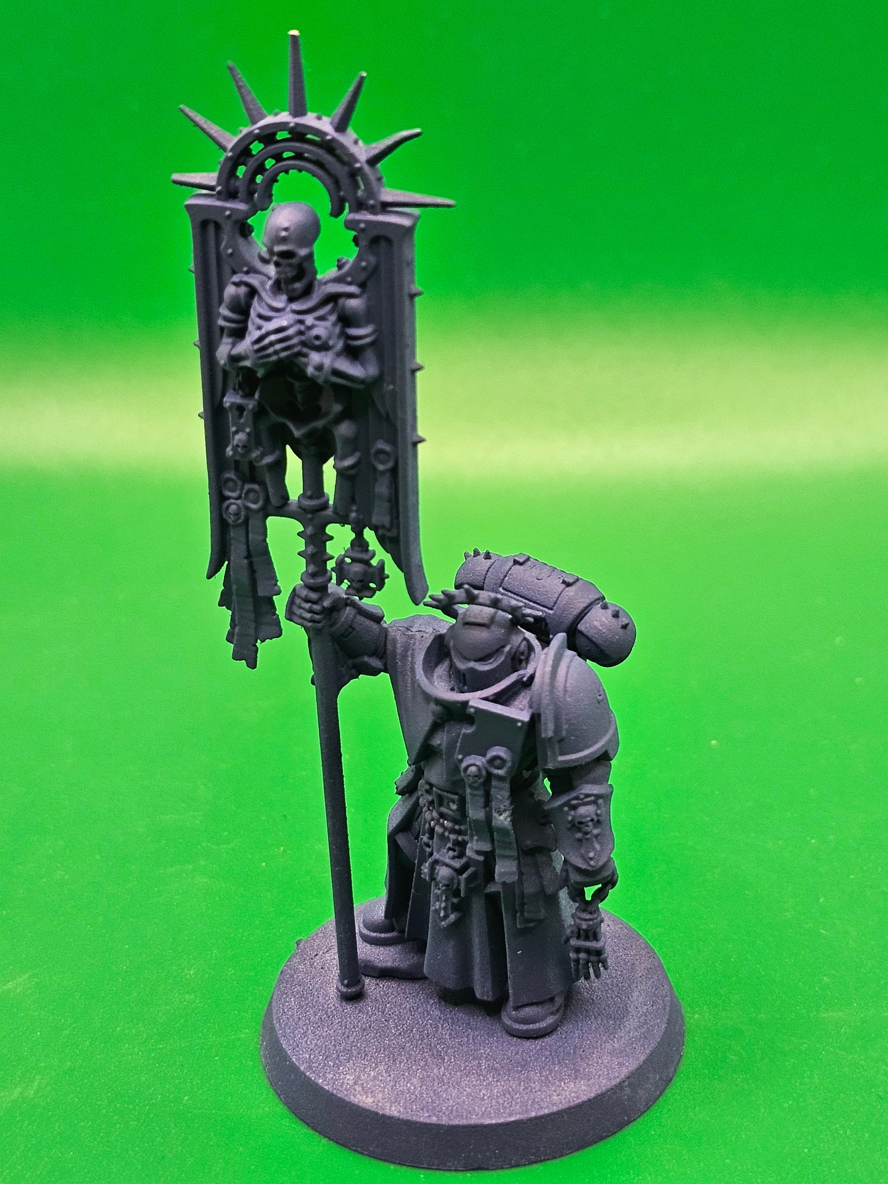 Warhammer 40k Space Marines Primaris Bladeguard Ancient Standard Bearer