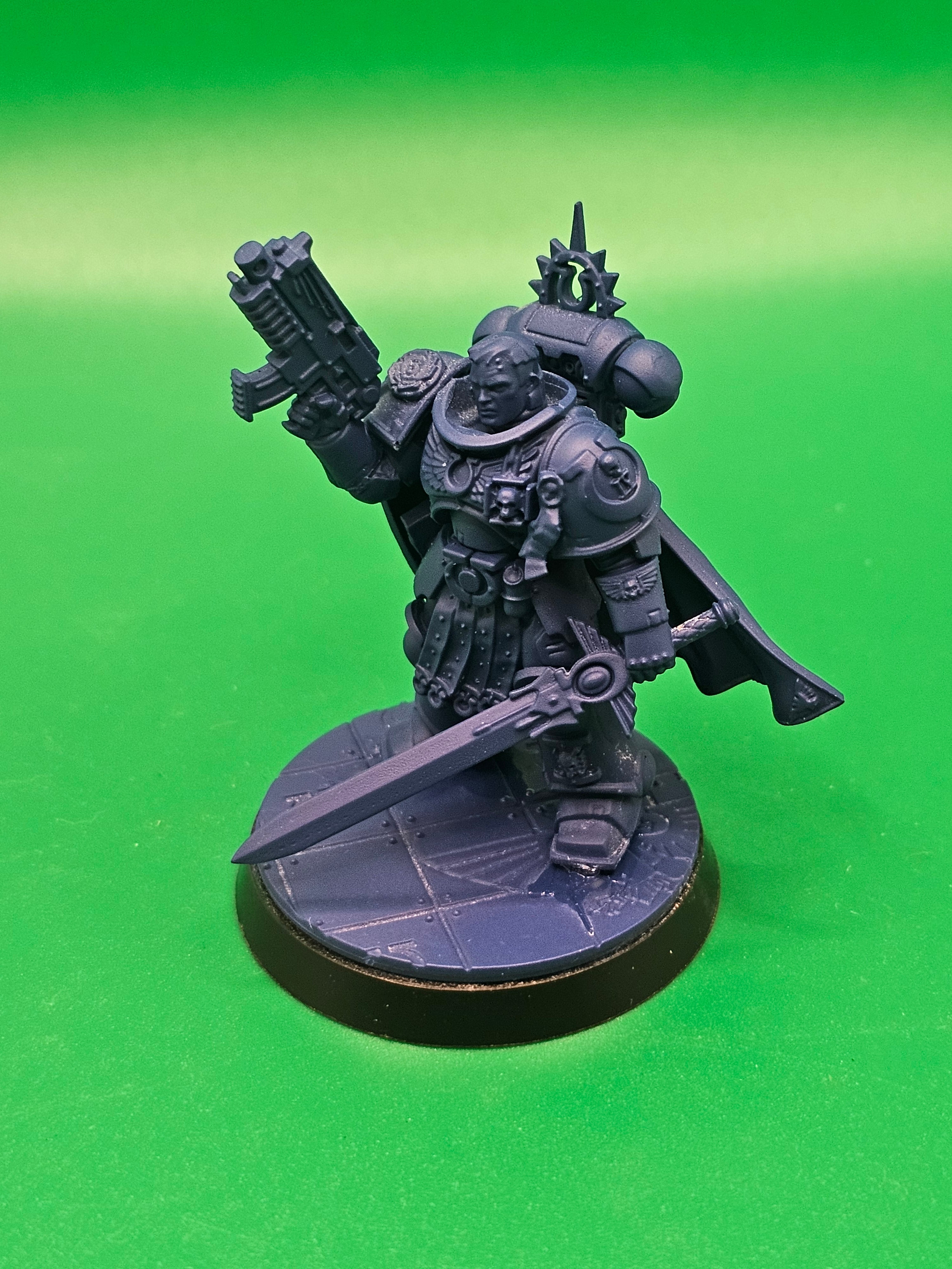 Warhammer 40k Space Marines Ultramarines Captain Uriel Ventris