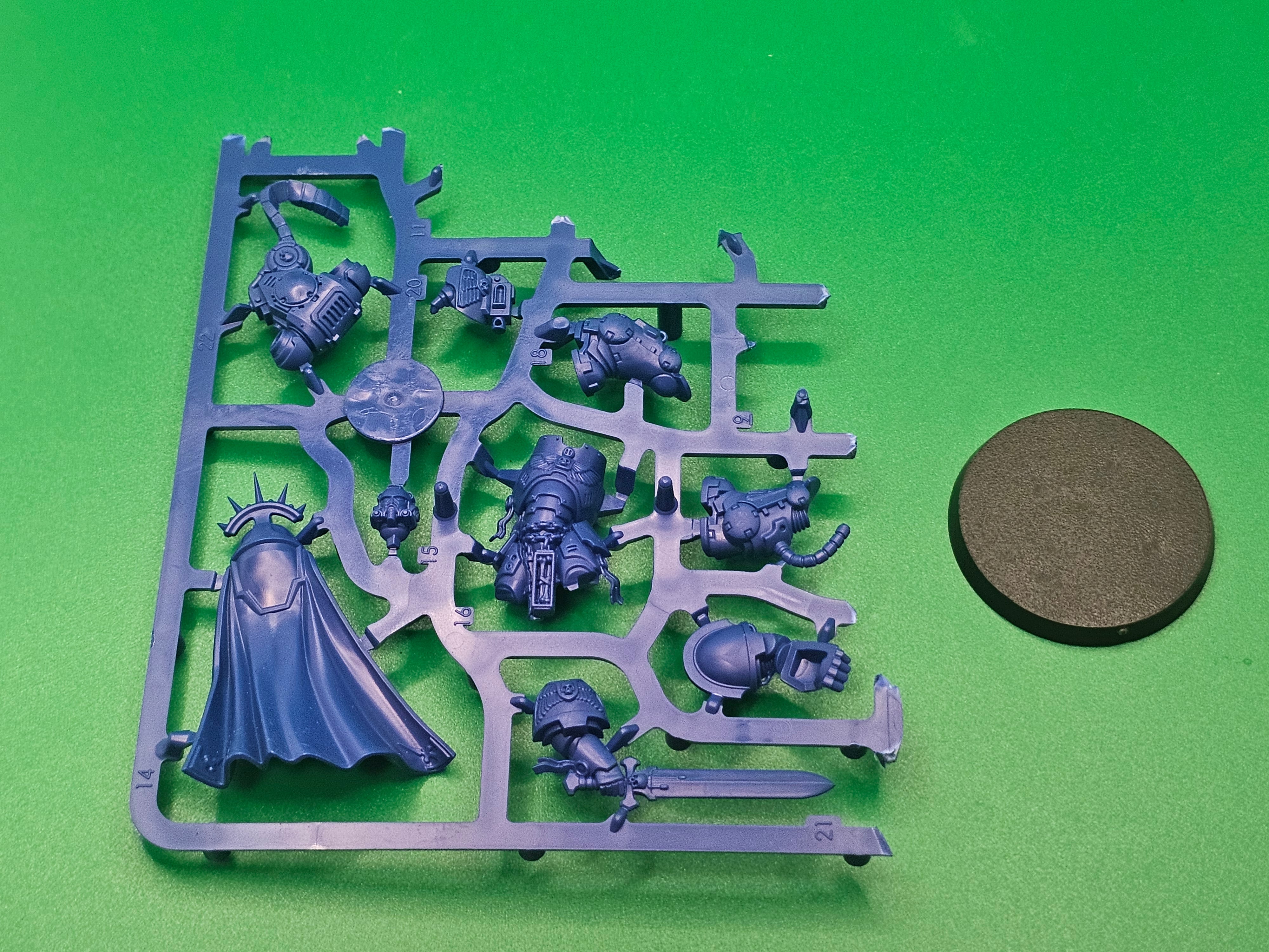 Warhammer 40k Space Marine Captain in Gravis Armour