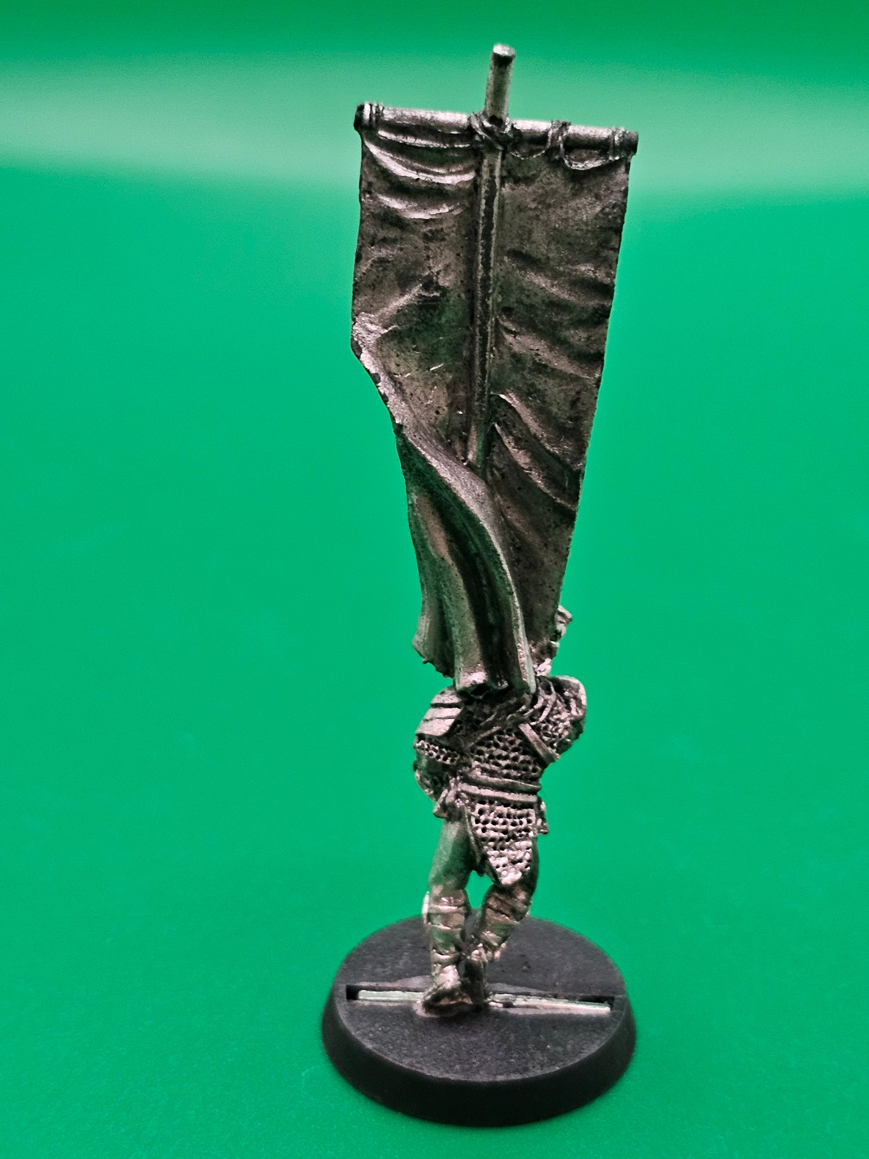 Warhammer Lord of the Rings - Uruk-Hai Banner Bearer