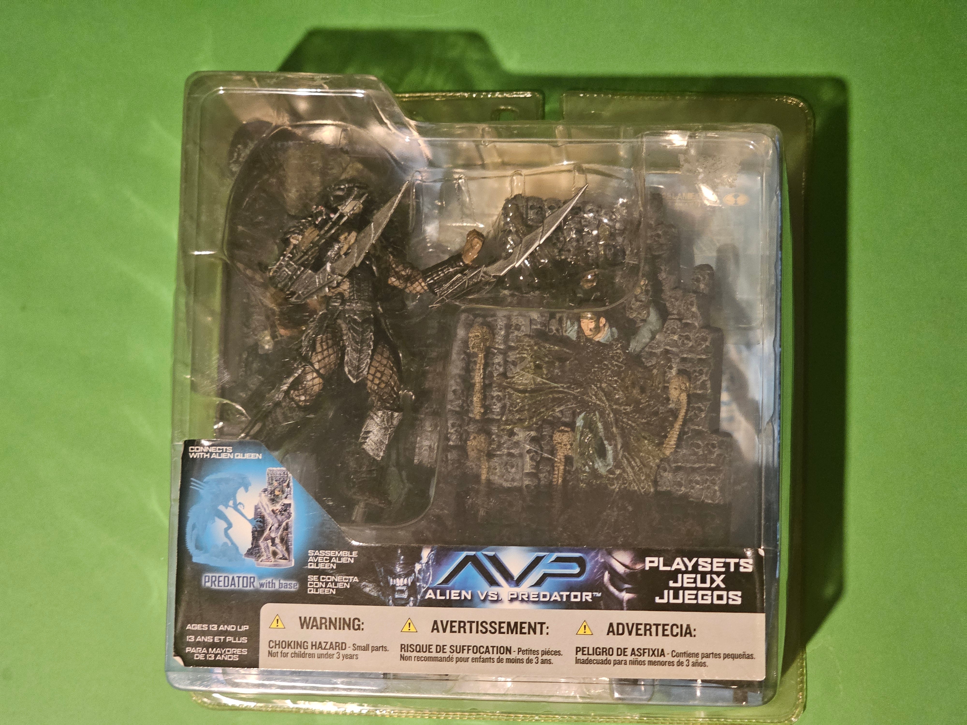 Alien Vs Predator with base Toys