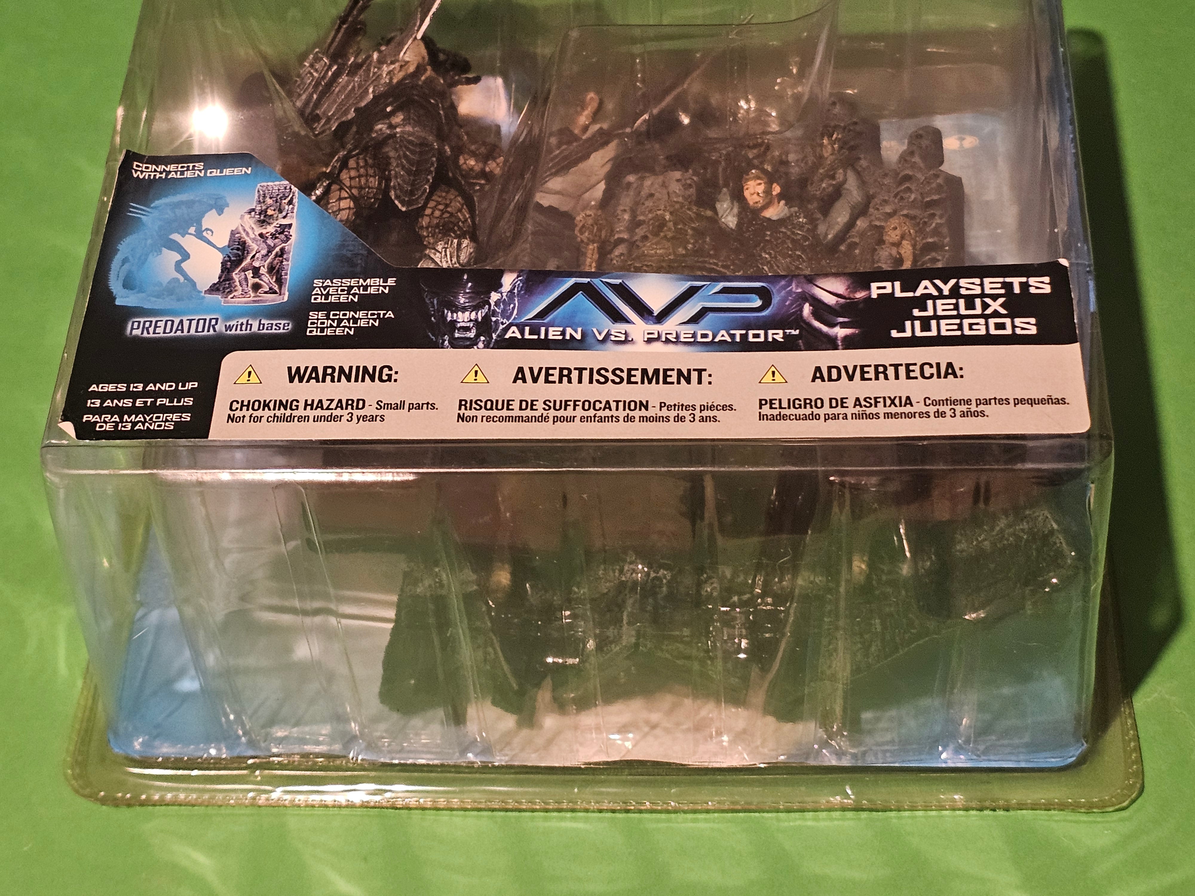 Alien Vs Predator with base Toys