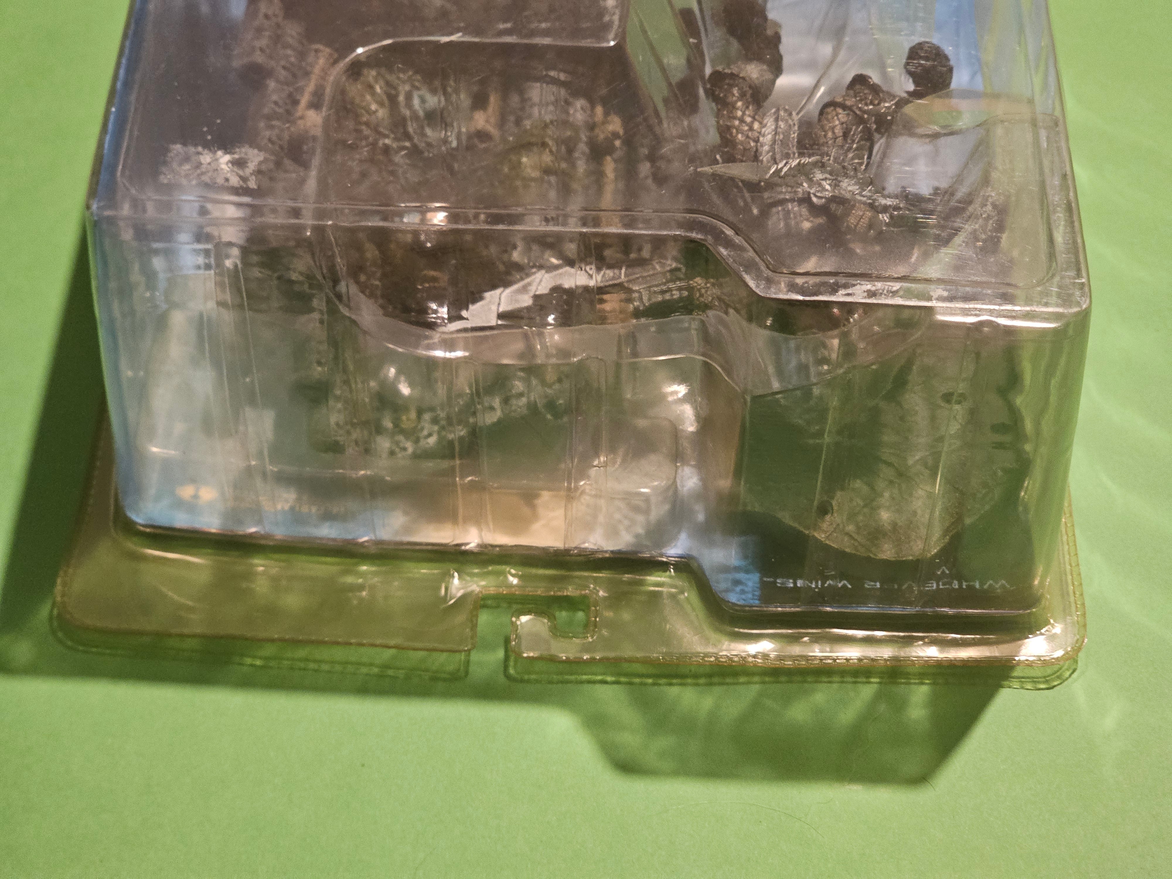 Alien Vs Predator with base Toys