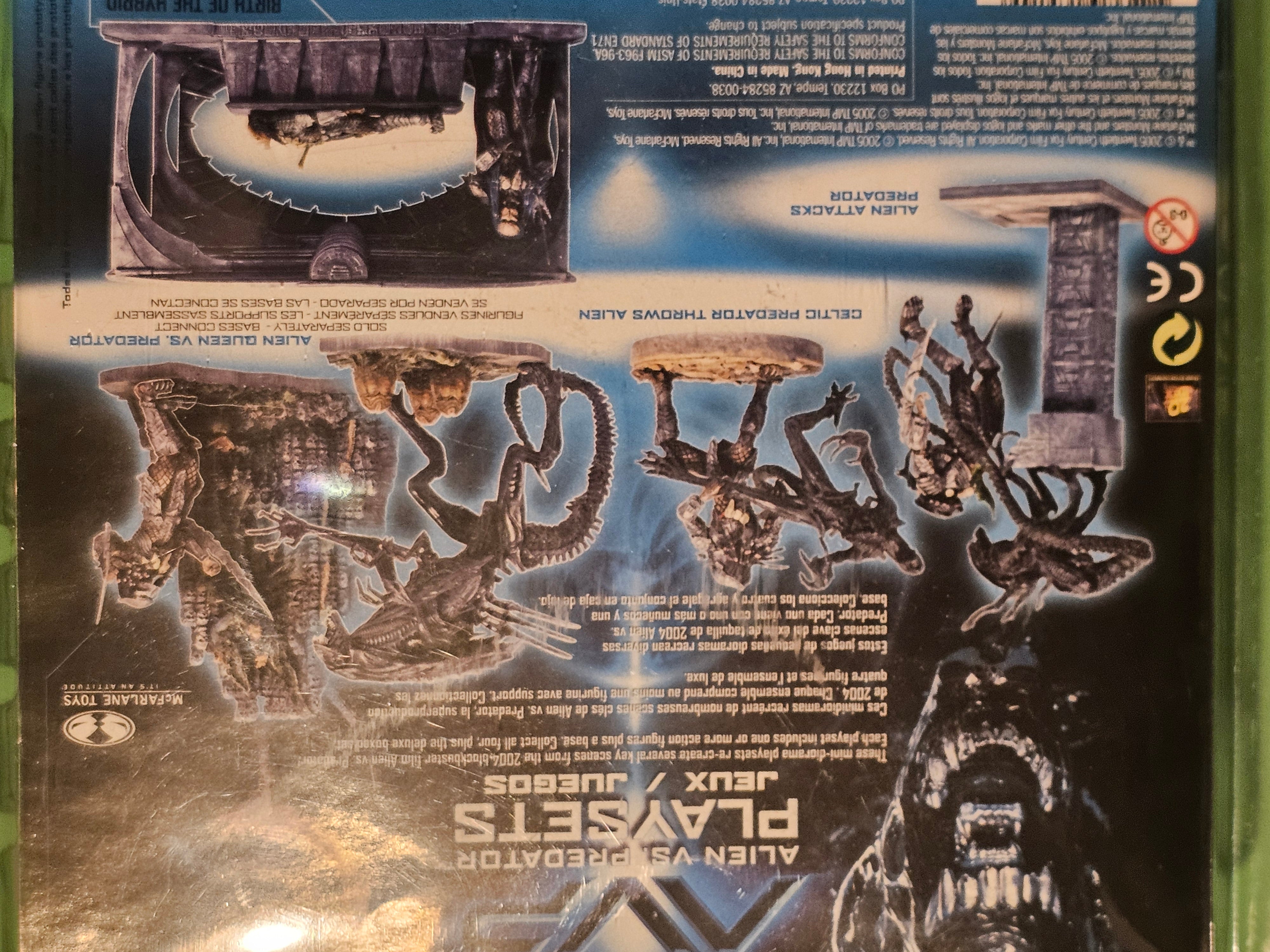 Alien Vs Predator with base Toys