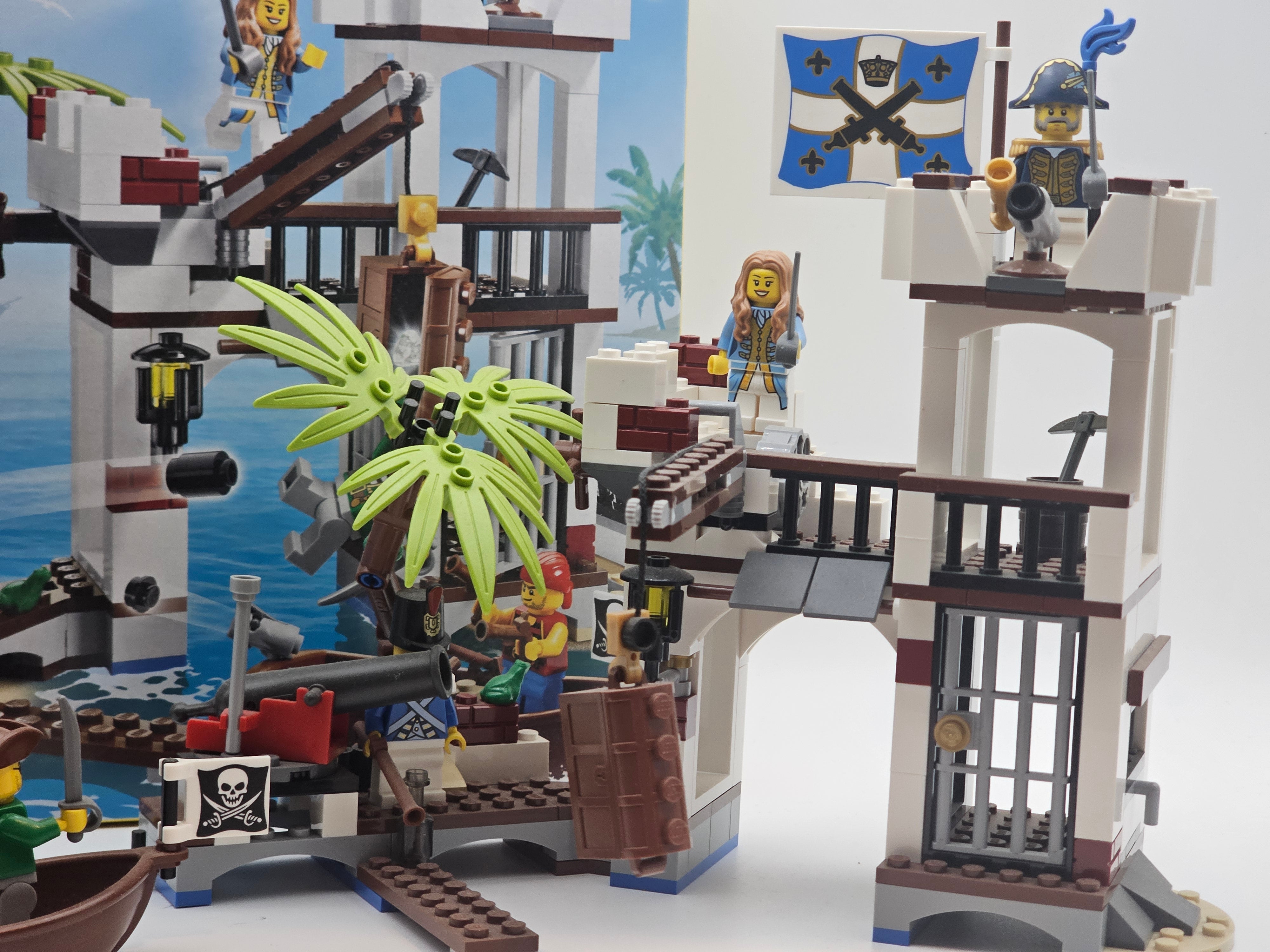 Lego Pirates Soldiers Fort 70412 Complete