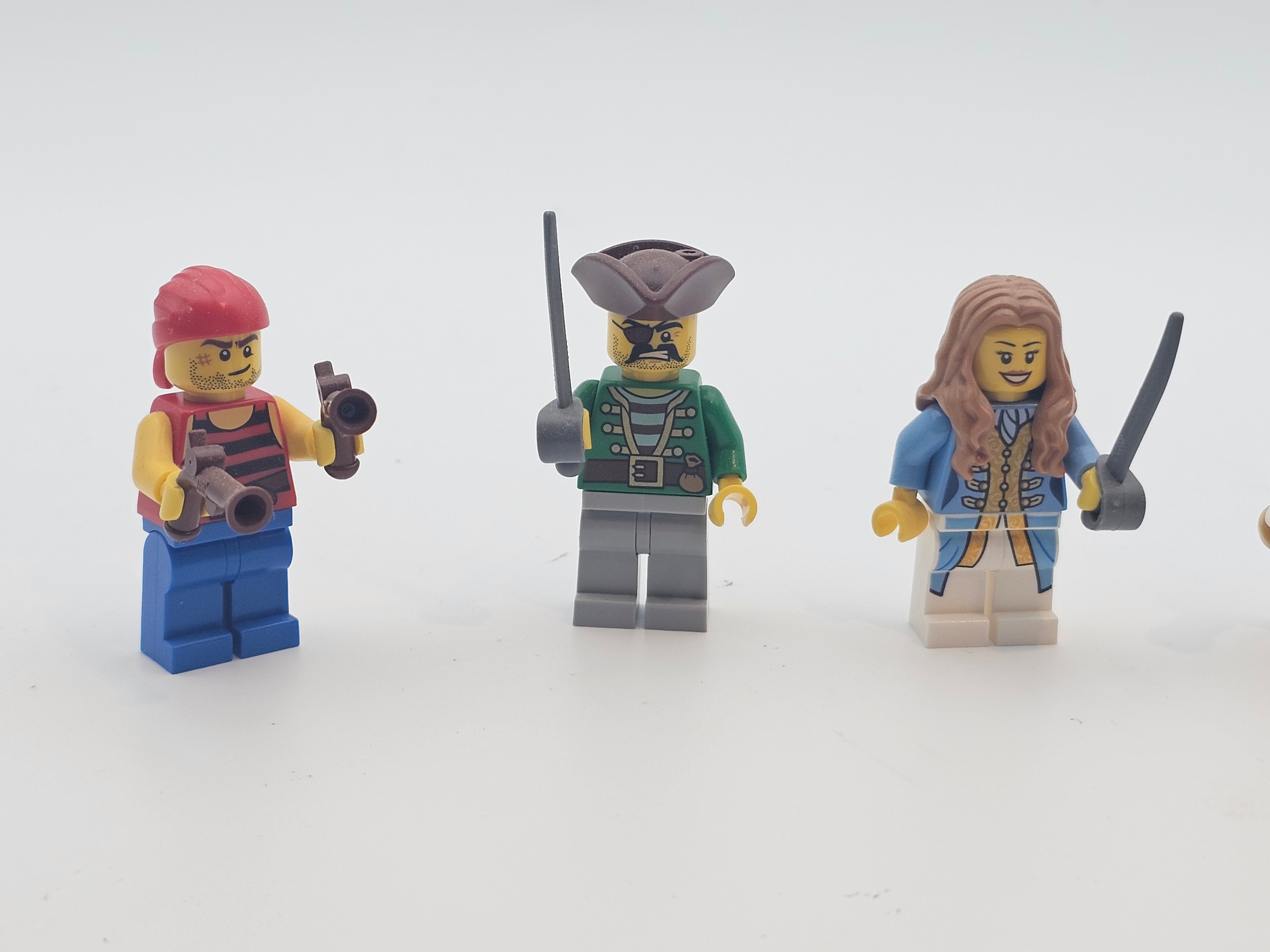 Lego Pirates Soldiers Fort 70412 Complete