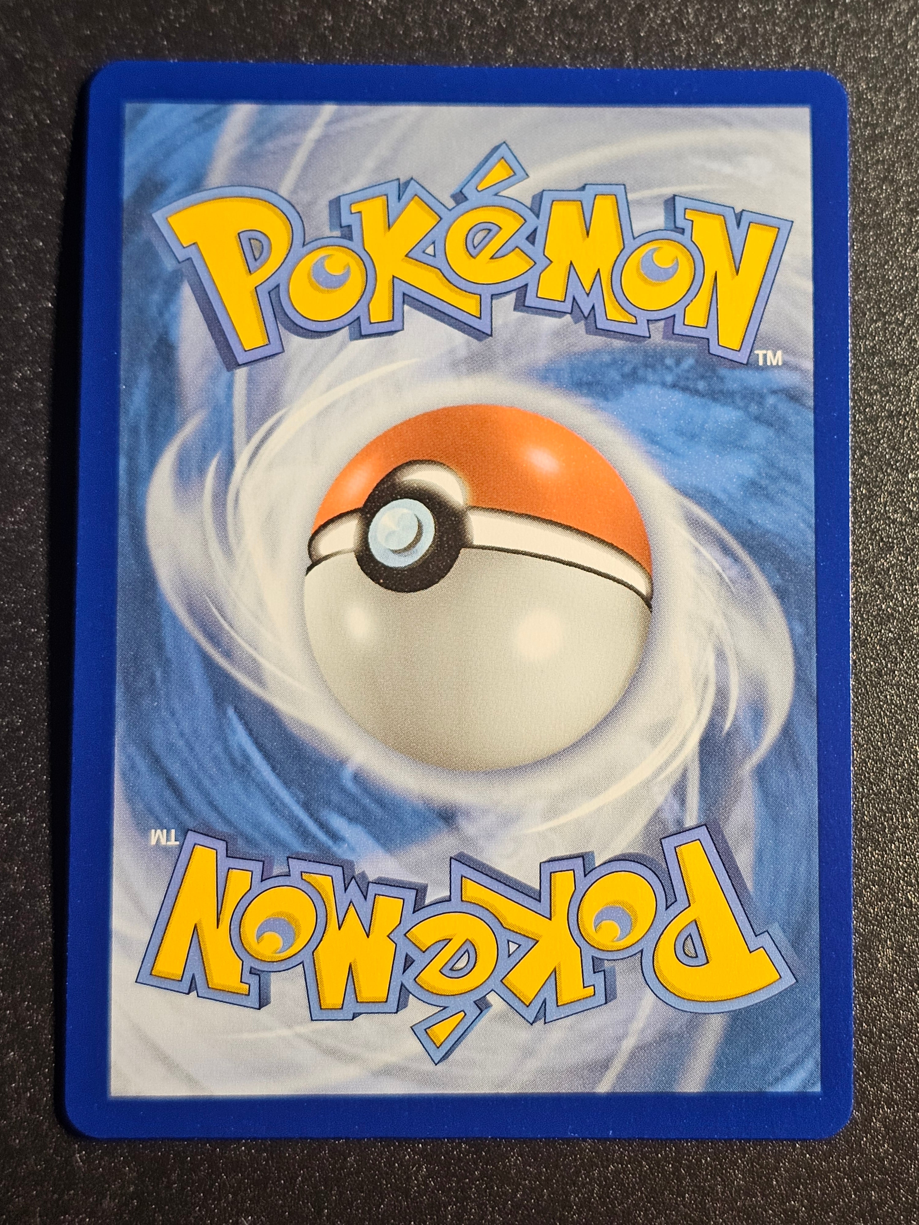 Pokemon TCG - Galarian Darmanitan VMAX 037/185 Vivid Voltage